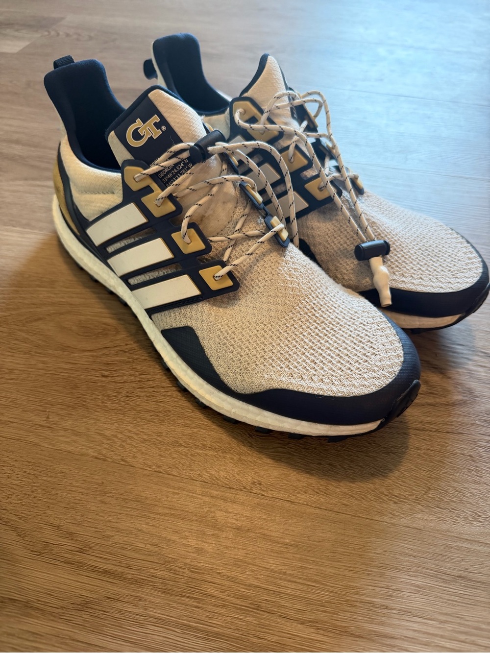 adidas Men's Athletic Running Shoes in White, Black, Gold. (NO BOX)
